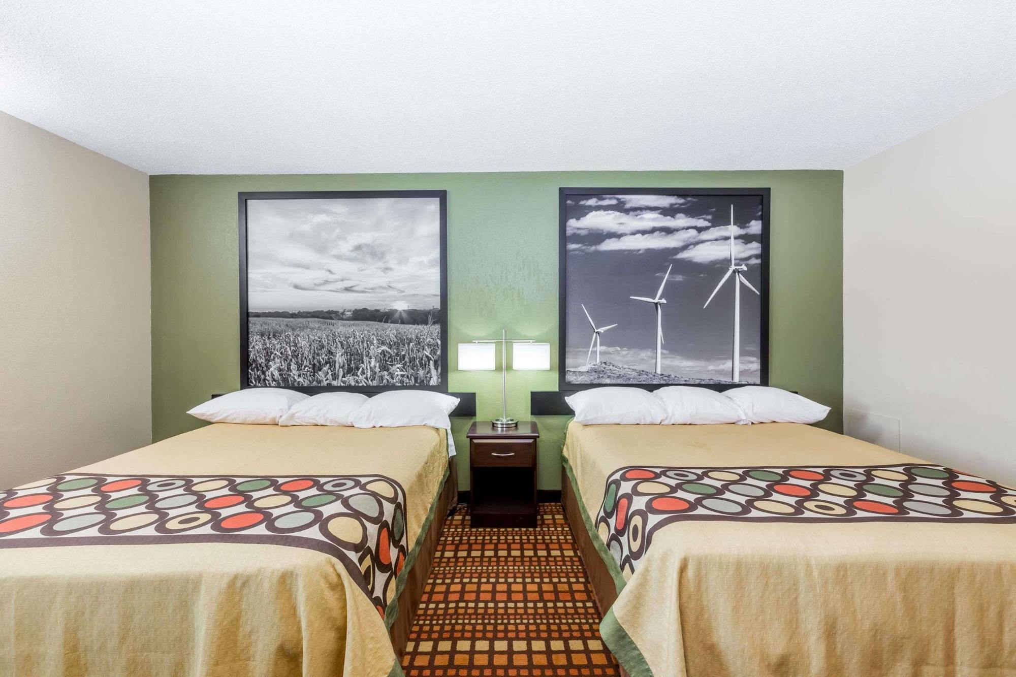 Super 8 By Wyndham Adair Ia Hotel Bagian luar foto