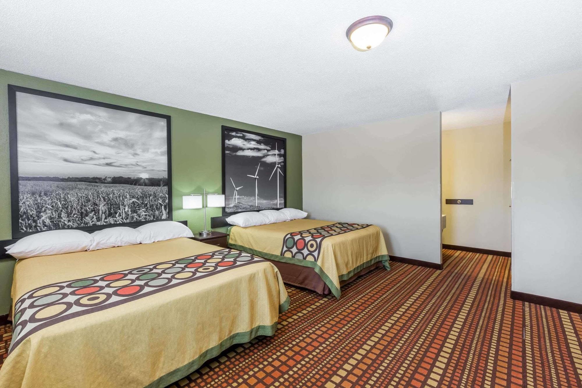 Super 8 By Wyndham Adair Ia Hotel Bagian luar foto